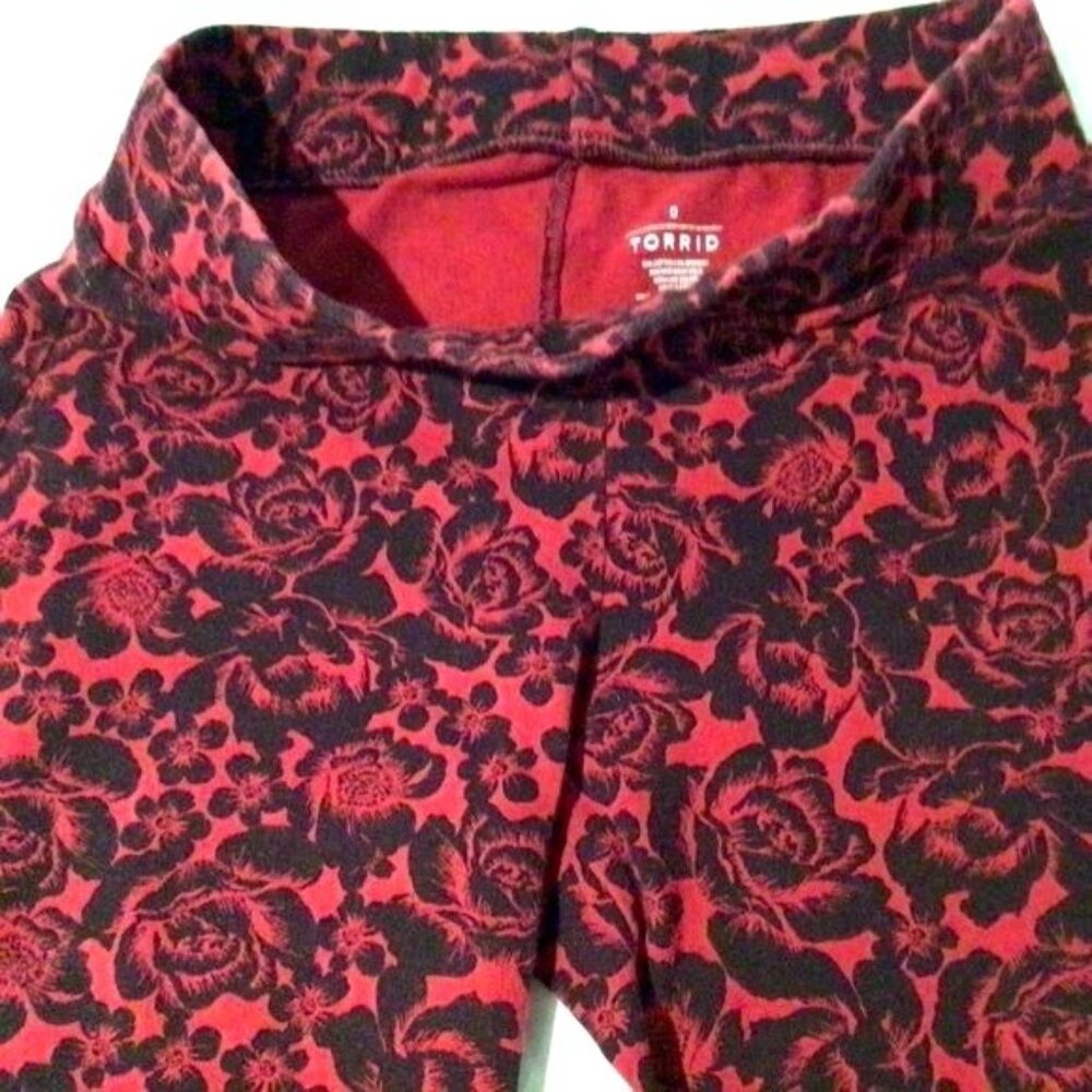 Torrid Red Black Roses Leggings Red Wine Pull up Stretch Valentines Size 0 - Picture 2 of 6
